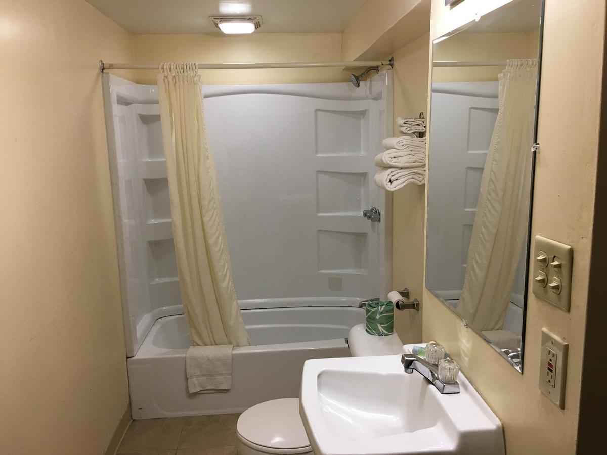 Holiday Motel Waynesburg Bagian luar foto